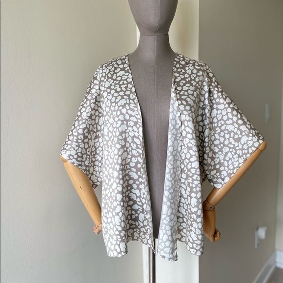 Leopard Silver Shawl - Picture 2 of 6